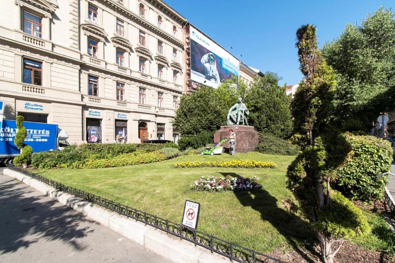 Sweet Dreams At Opera House Downtown Apartment Budapesta Exterior foto